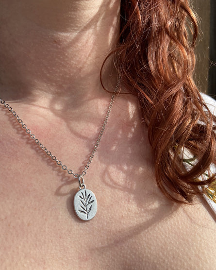 silver plant short necklace